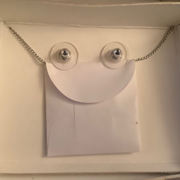 Matching Flower Necklace and Earrings Set - Picture 3 of 4